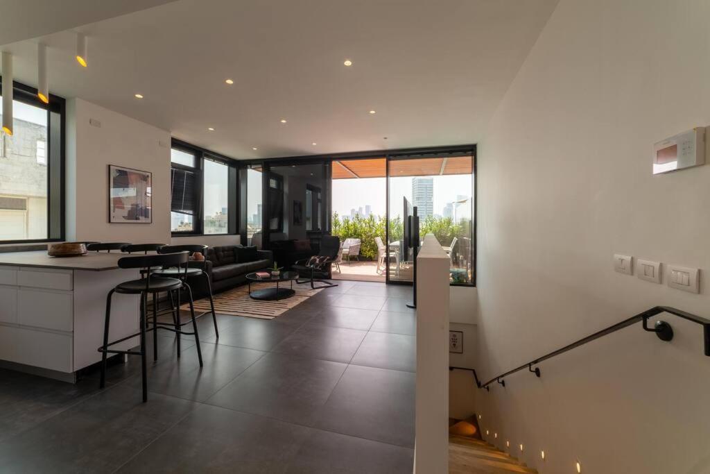 Amazing Penthouse On Gordon Beach 8 Guests Tel Aviv Exterior photo