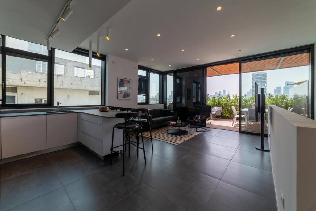 Amazing Penthouse On Gordon Beach 8 Guests Tel Aviv Exterior photo