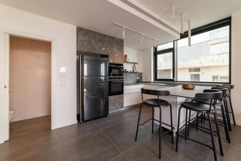 Amazing Penthouse On Gordon Beach 8 Guests Tel Aviv Exterior photo