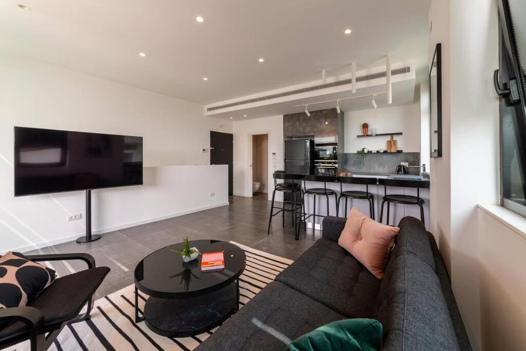 Amazing Penthouse On Gordon Beach 8 Guests Tel Aviv Exterior photo