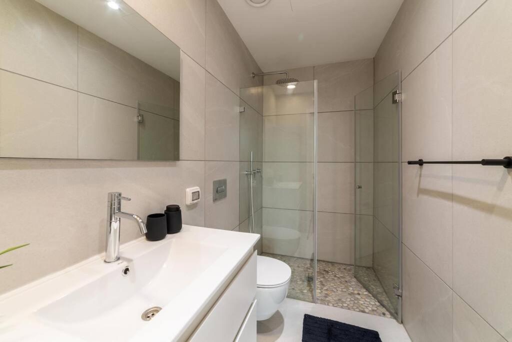 Amazing Penthouse On Gordon Beach 8 Guests Tel Aviv Exterior photo